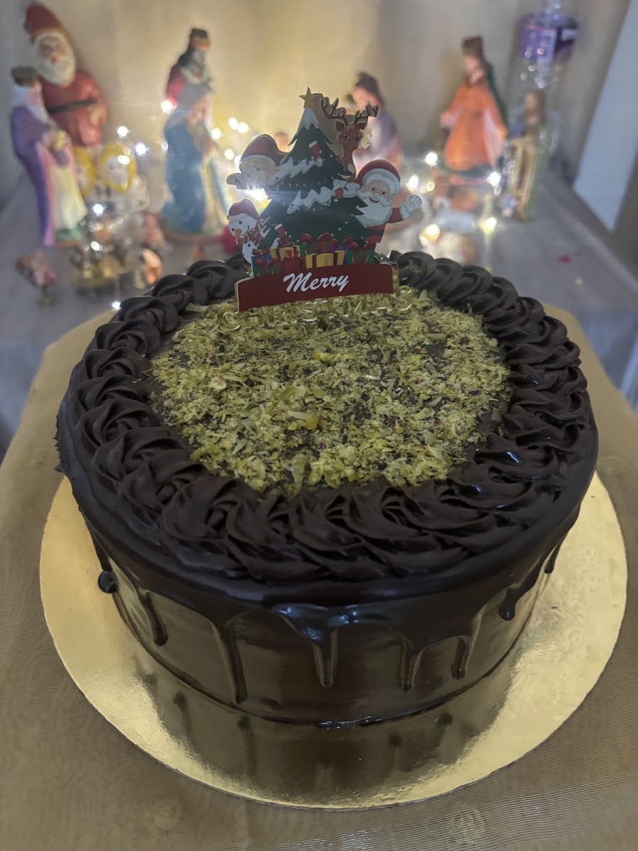 Chocolate Kunafa Cake extras